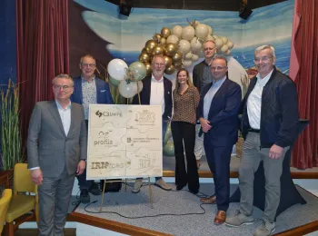 Bestuurders van Profila Zorggroep, Ambulante Hulpverlening Midden Nederland, IrisZorg, C3 Living en wethouder Reckman tijdens de opening